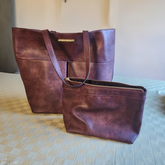 Elegant Steve Madden Burgundy Tote and Pouch Set - Picture 1 of 8